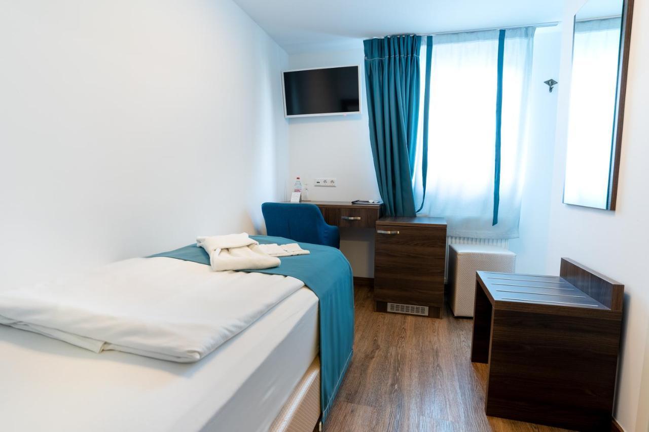 Hotel Myrsini Kirchentellinsfurt Dış mekan fotoğraf