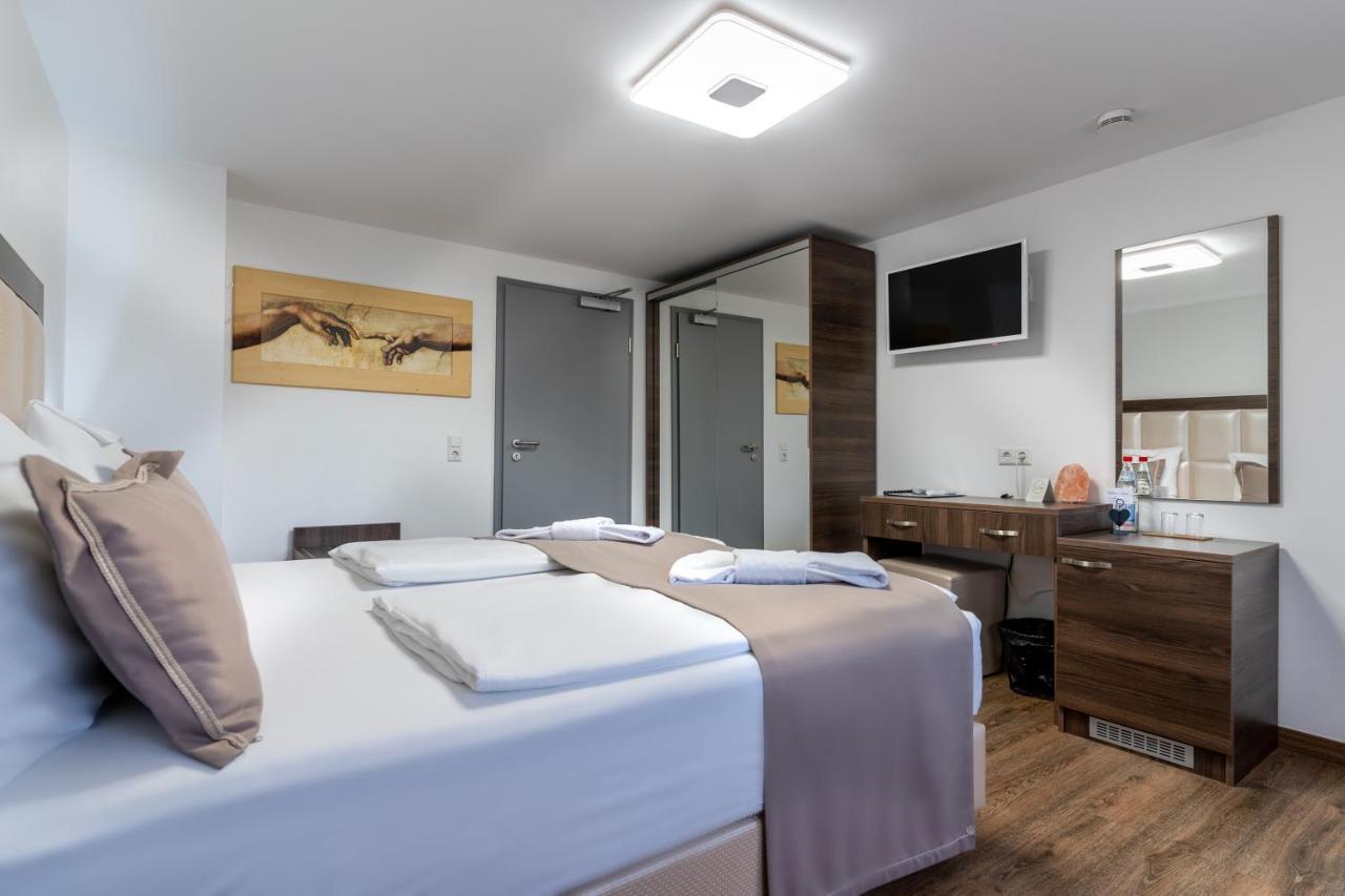 Hotel Myrsini Kirchentellinsfurt Dış mekan fotoğraf