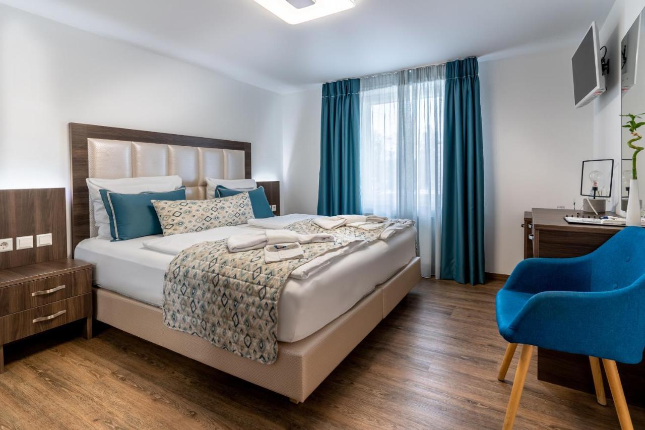 Hotel Myrsini Kirchentellinsfurt Dış mekan fotoğraf