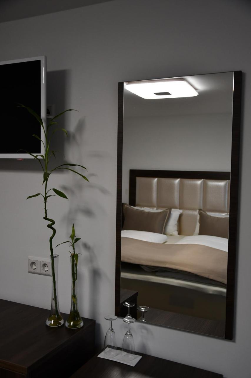 Hotel Myrsini Kirchentellinsfurt Dış mekan fotoğraf