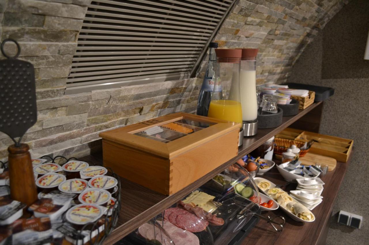 Hotel Myrsini Kirchentellinsfurt Dış mekan fotoğraf